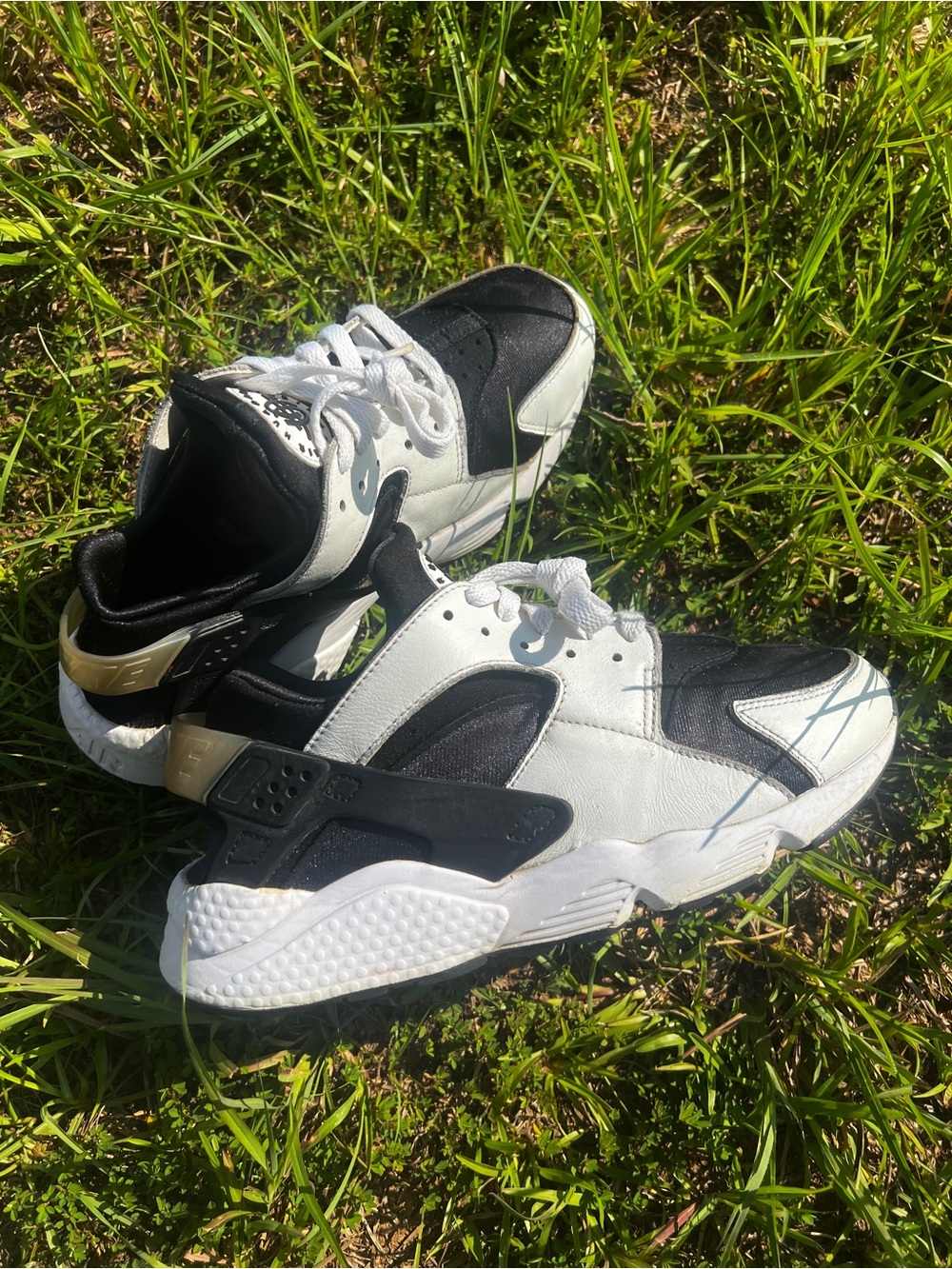 CLEAN Nike size 8 Mens Air Huarache Orca White Black shoes - Picture 12 of 12